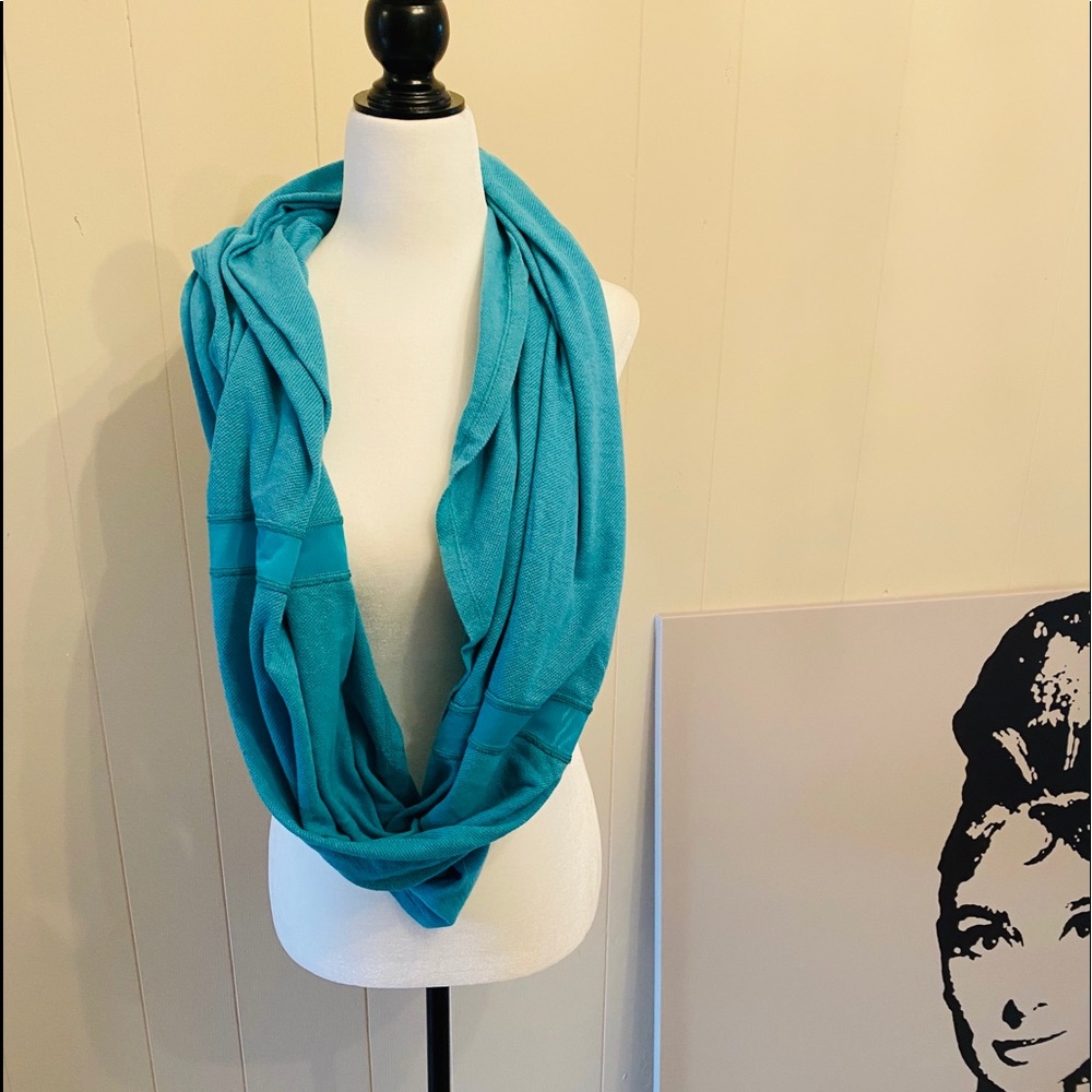 Lululemon vinyesa scarf